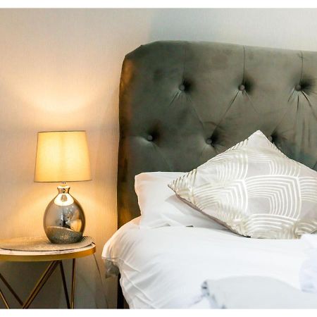 Classic 2Bd Flat In เชมส์ฟอร์ด ภายนอก รูปภาพ