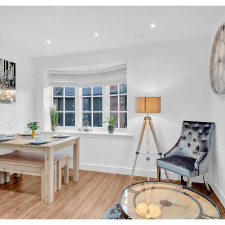 Classic 2Bd Flat In เชมส์ฟอร์ด ภายนอก รูปภาพ