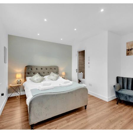 Classic 2Bd Flat In เชมส์ฟอร์ด ภายนอก รูปภาพ